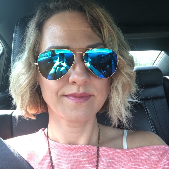 Meet your Posher, Lisa - Picture 2 of 2